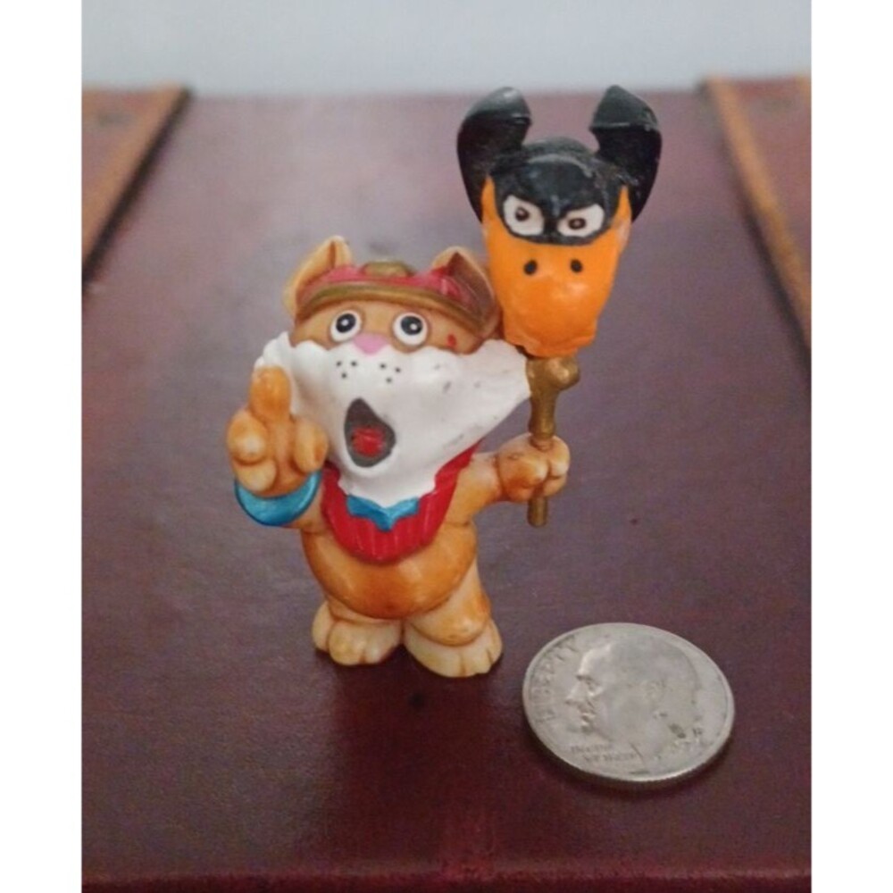 Vintage Ferrero Kinder Surprise Figurine 1997 Egyptian Cairo Kitty Cat & Vulture